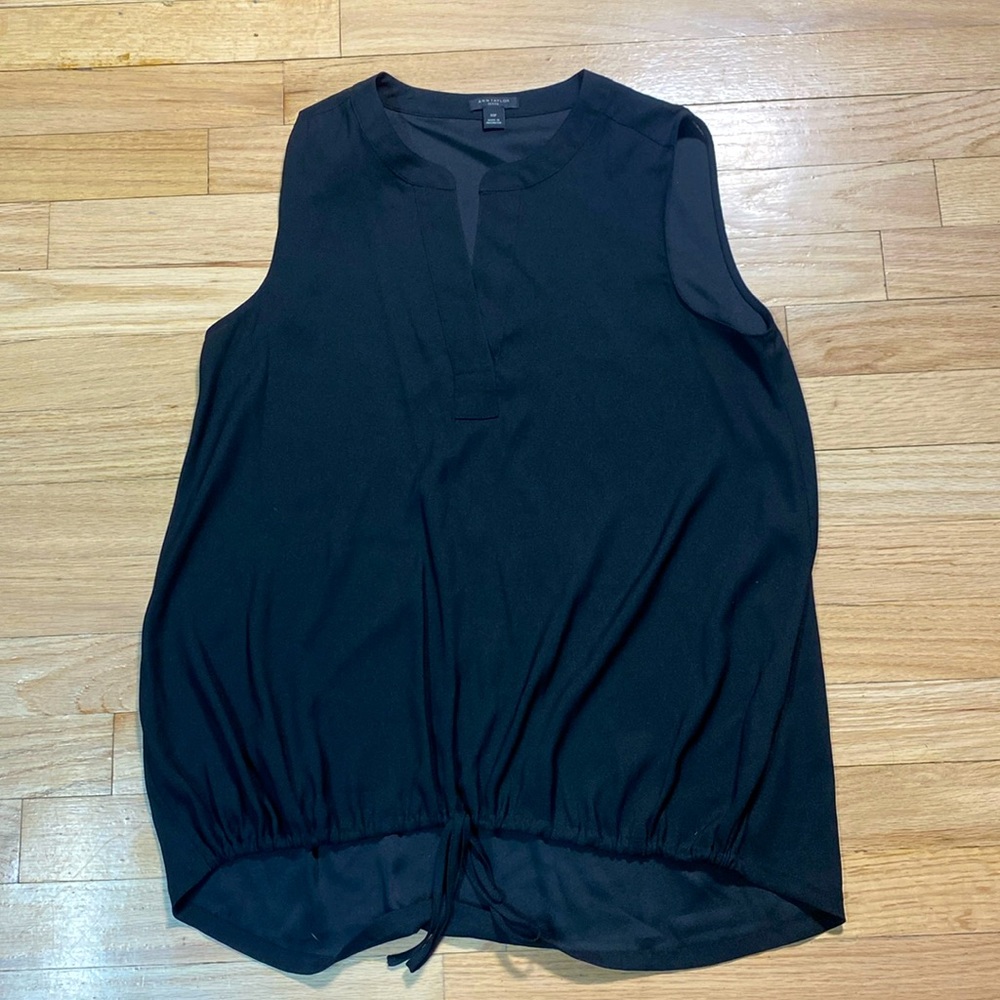 Ann Taylor black sleeveless work blouse v neck xsp